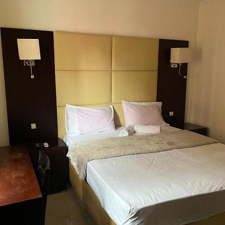 Guest House La Plaza Luanda Esterno foto