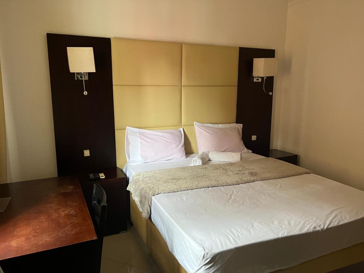 Guest House La Plaza Luanda Esterno foto